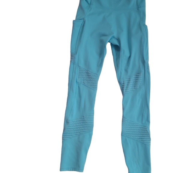 Anywhere Motion365® High-Waisted Moto 7/8 Legging size small - Picture 8 of 9